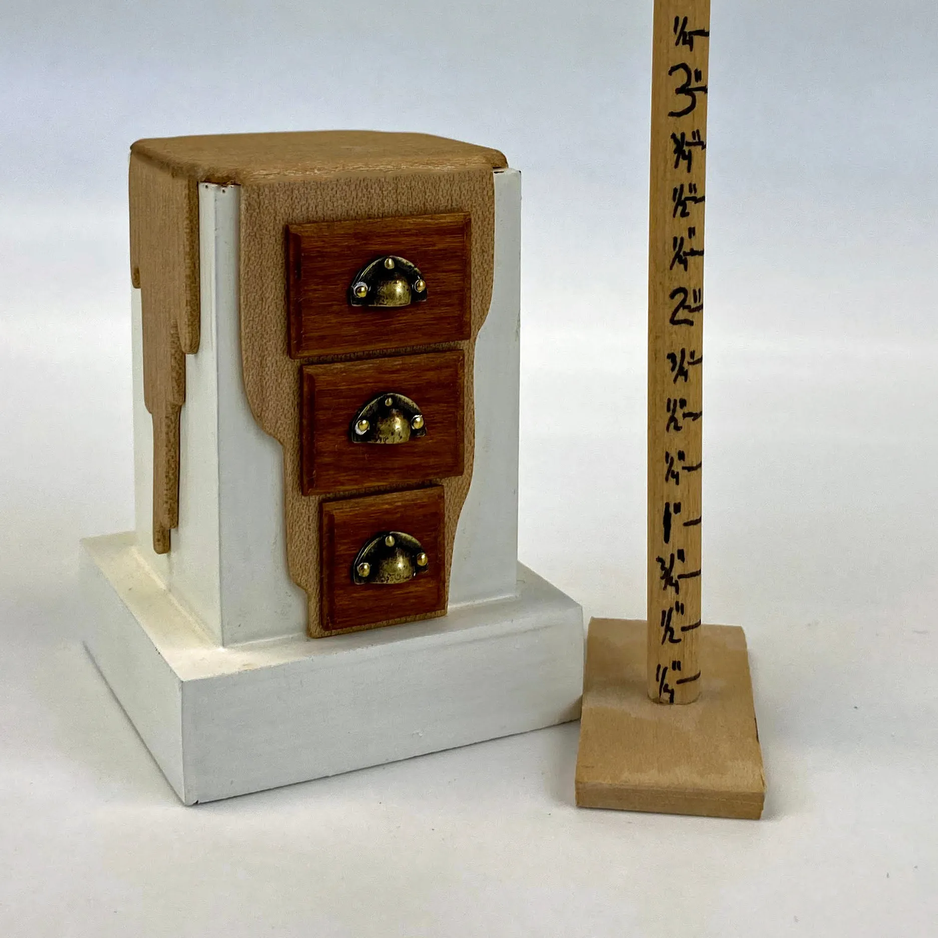 Anderson Running Paint Chest