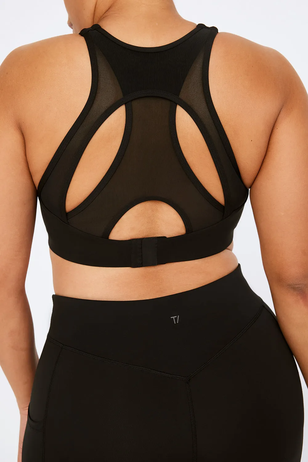 FORMTECH HIGH NECK RUNNING SPORTS BRA - BLACK