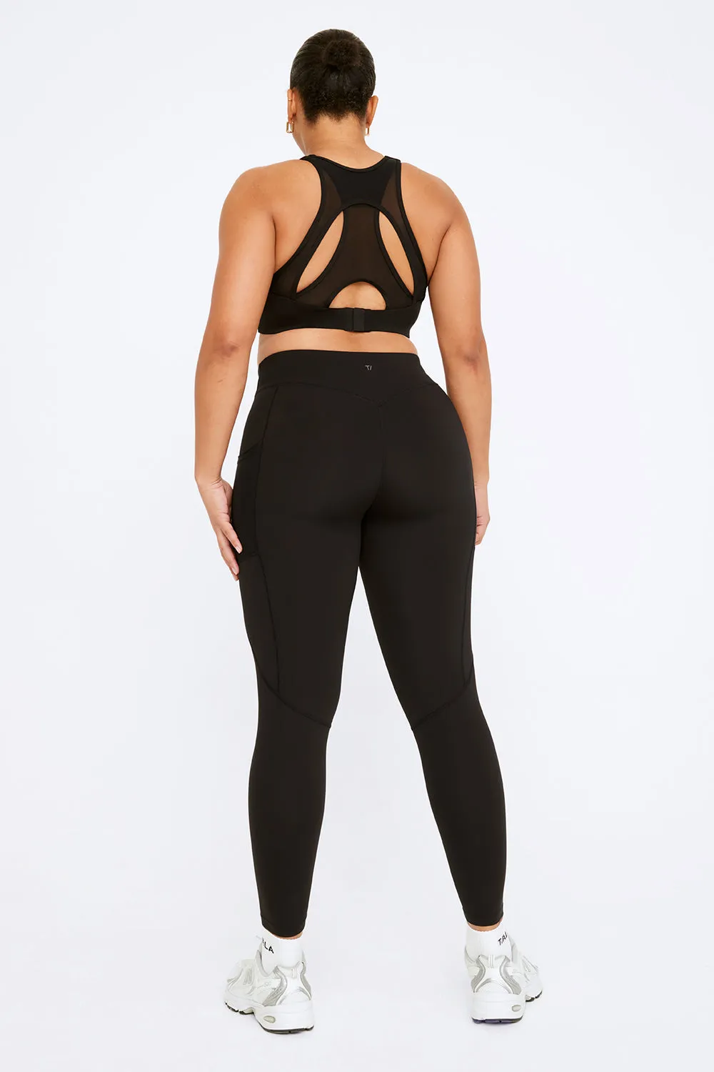 FORMTECH HIGH NECK RUNNING SPORTS BRA - BLACK