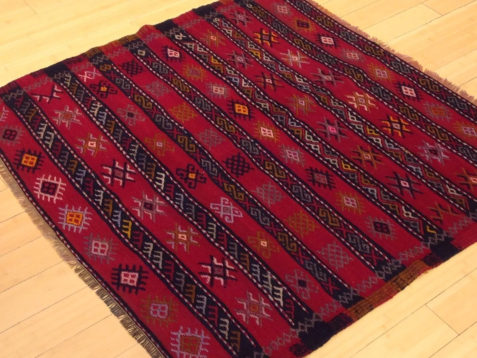 Hand-Woven Square Tribal Turkish Kilim Handmade Wool Rug (Size 3.11 X 3.11) Cwral-5220