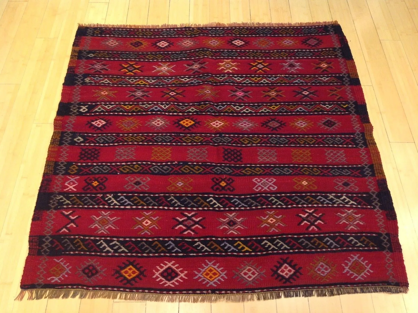 Hand-Woven Square Tribal Turkish Kilim Handmade Wool Rug (Size 3.11 X 3.11) Cwral-5220
