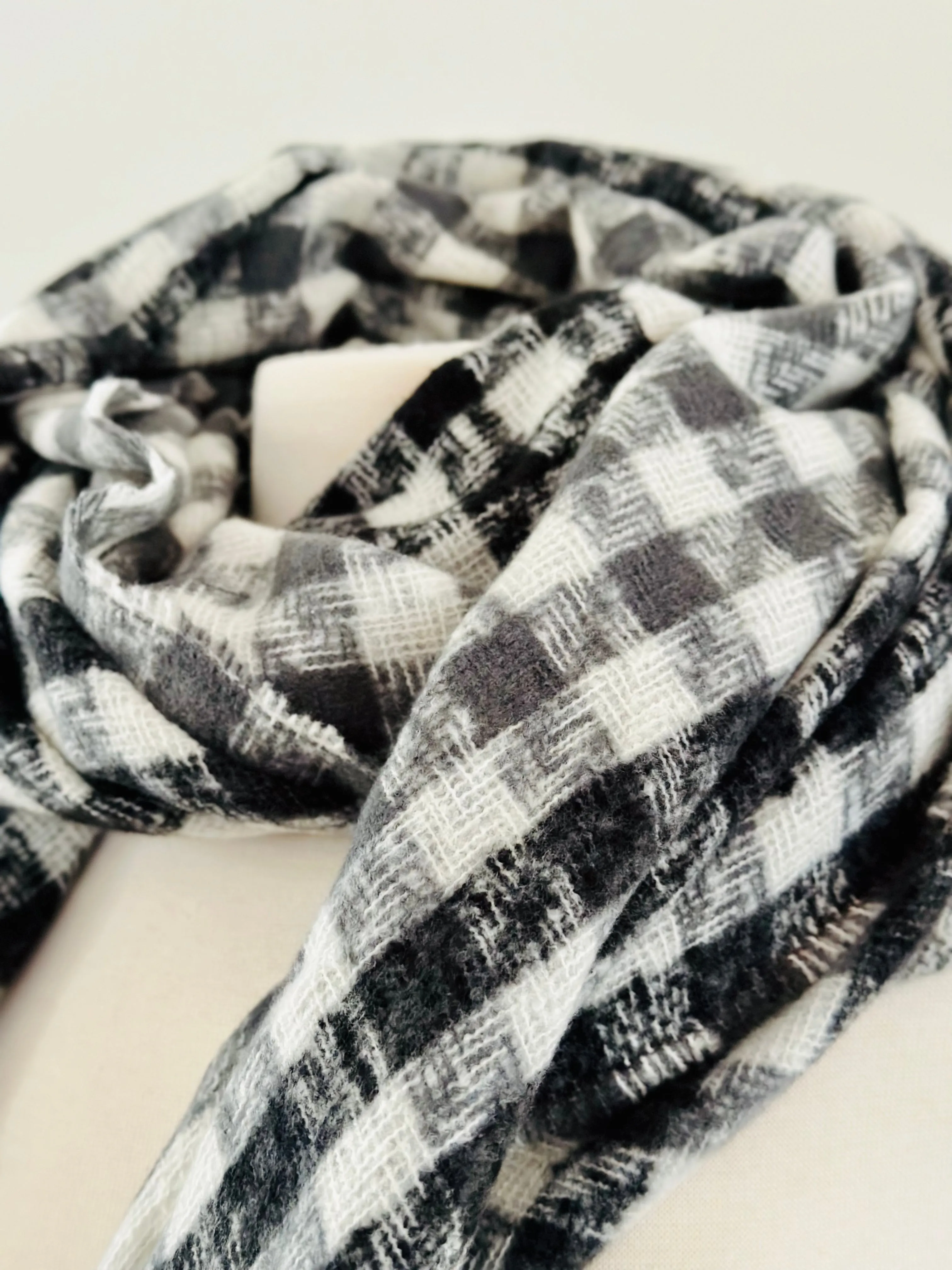 SC27 WOVEN SQUARES SCARF