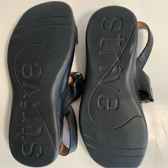 Strive Kona sandals adjustable straps black size 7.5/8