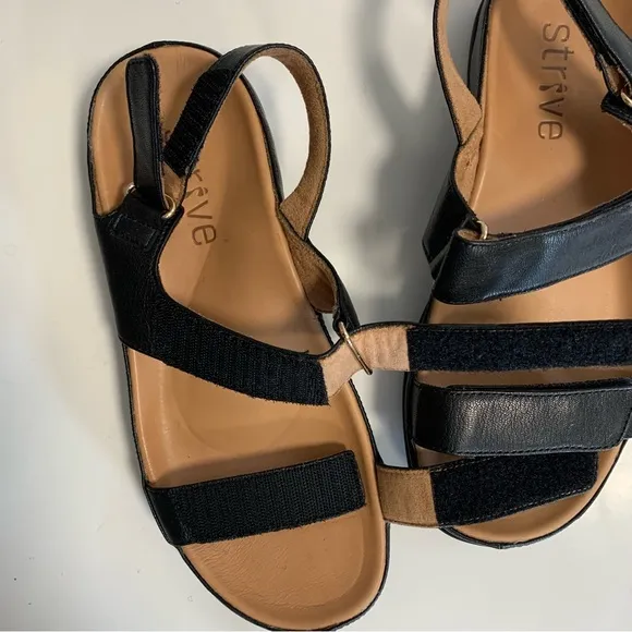 Strive Kona sandals adjustable straps black size 7.5/8