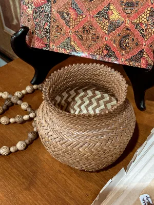 Vintage 20th Century Hand Woven Tarahumara Small Twill Pine Needle Basket
