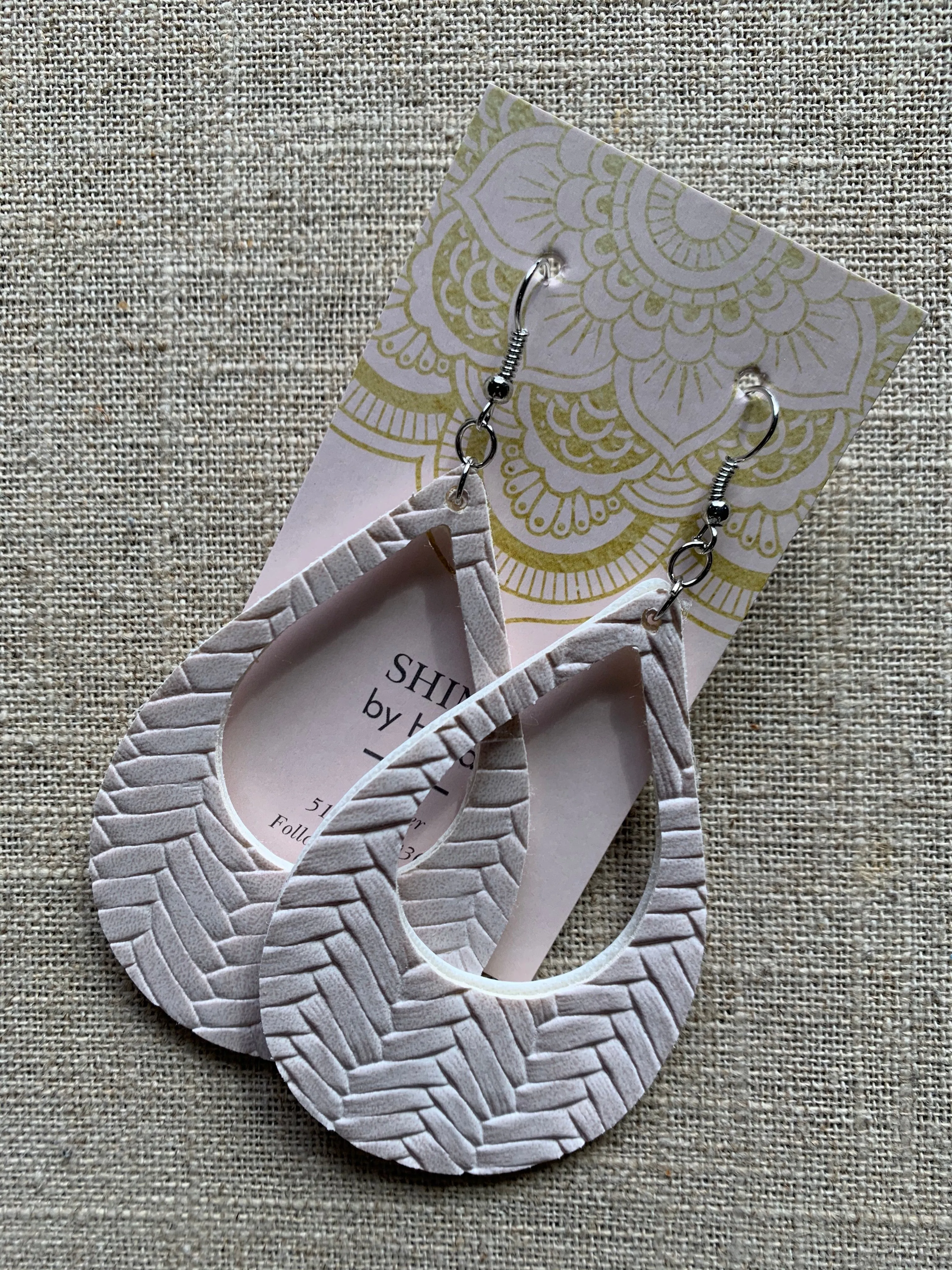 Woven Teardrop Cutout Earring (Light Blush)