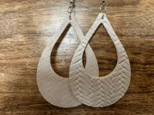 Woven Teardrop Cutout Earring (Light Blush)